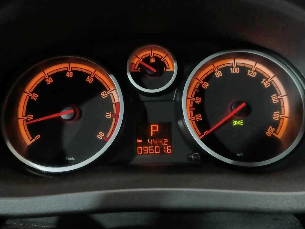 Opel Corsa б/у, 2013, Автоматическая. Фото: #11