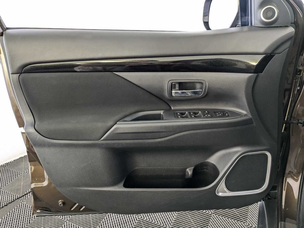 Mitsubishi Outlander б/у, 2022, Вариатор. Фото: #10