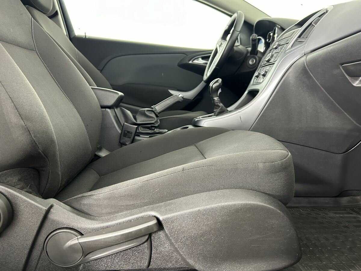 Опель Астра б/у, 2014, Механическая. Фото: #13