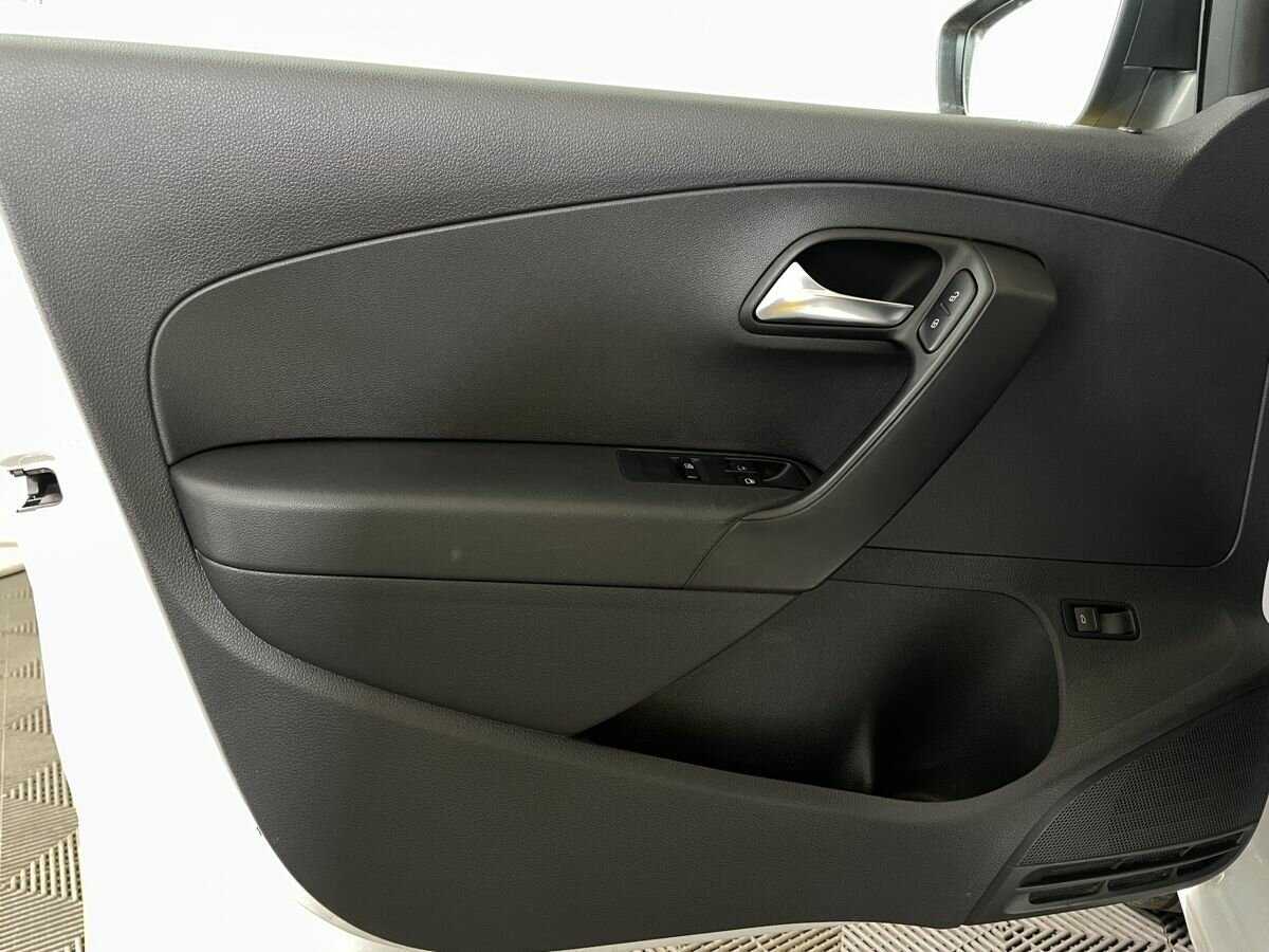 Volkswagen Polo б/у, 2017, Механическая. Фото: #7