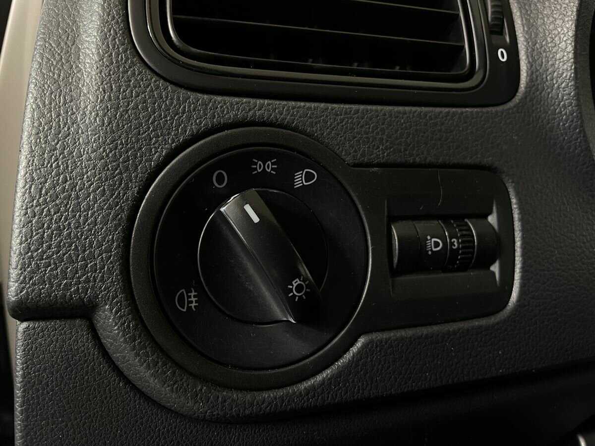 Volkswagen Polo б/у, 2017, Механическая. Фото: #8