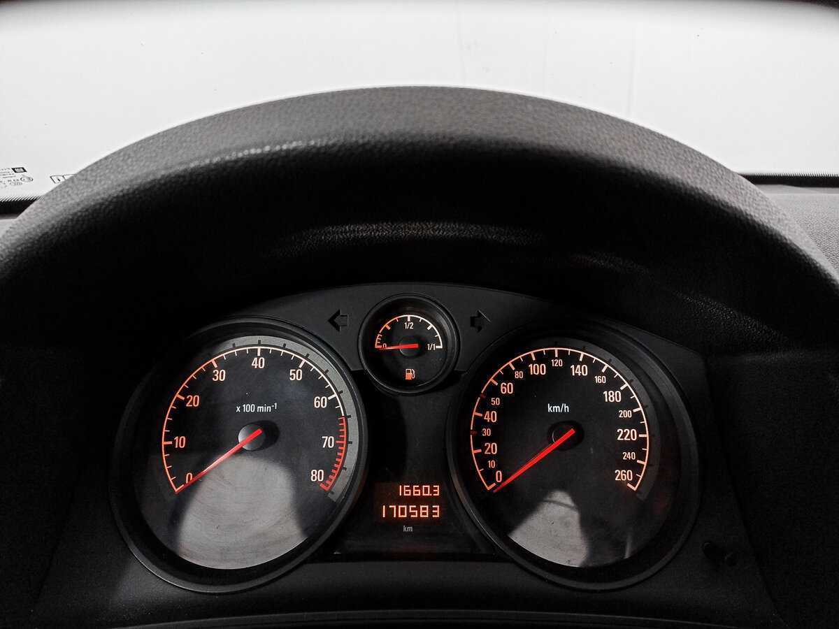 Opel Astra б/у, 2013, Механическая. Фото: #10