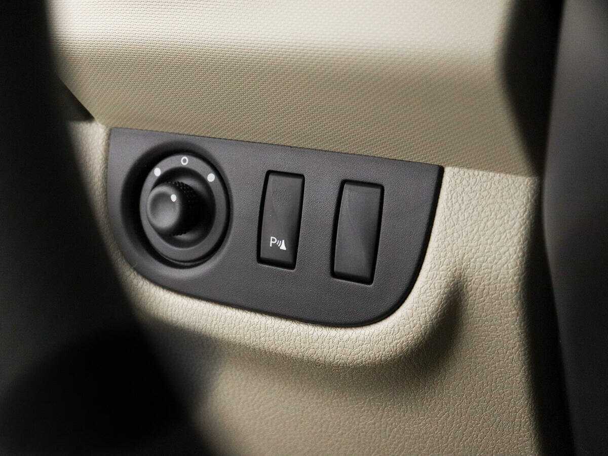 Рено Логан б/у, 2016, Механическая. Фото: #13