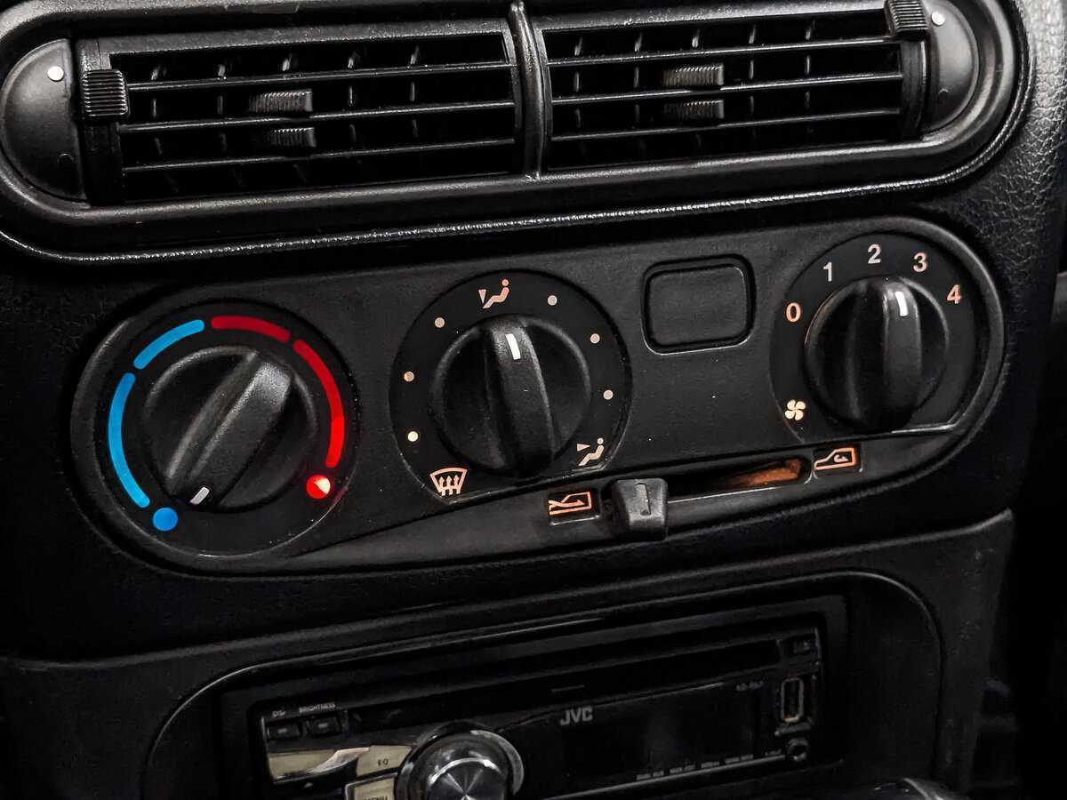 Chevrolet Niva б/у, 2015, Механическая. Фото: #19