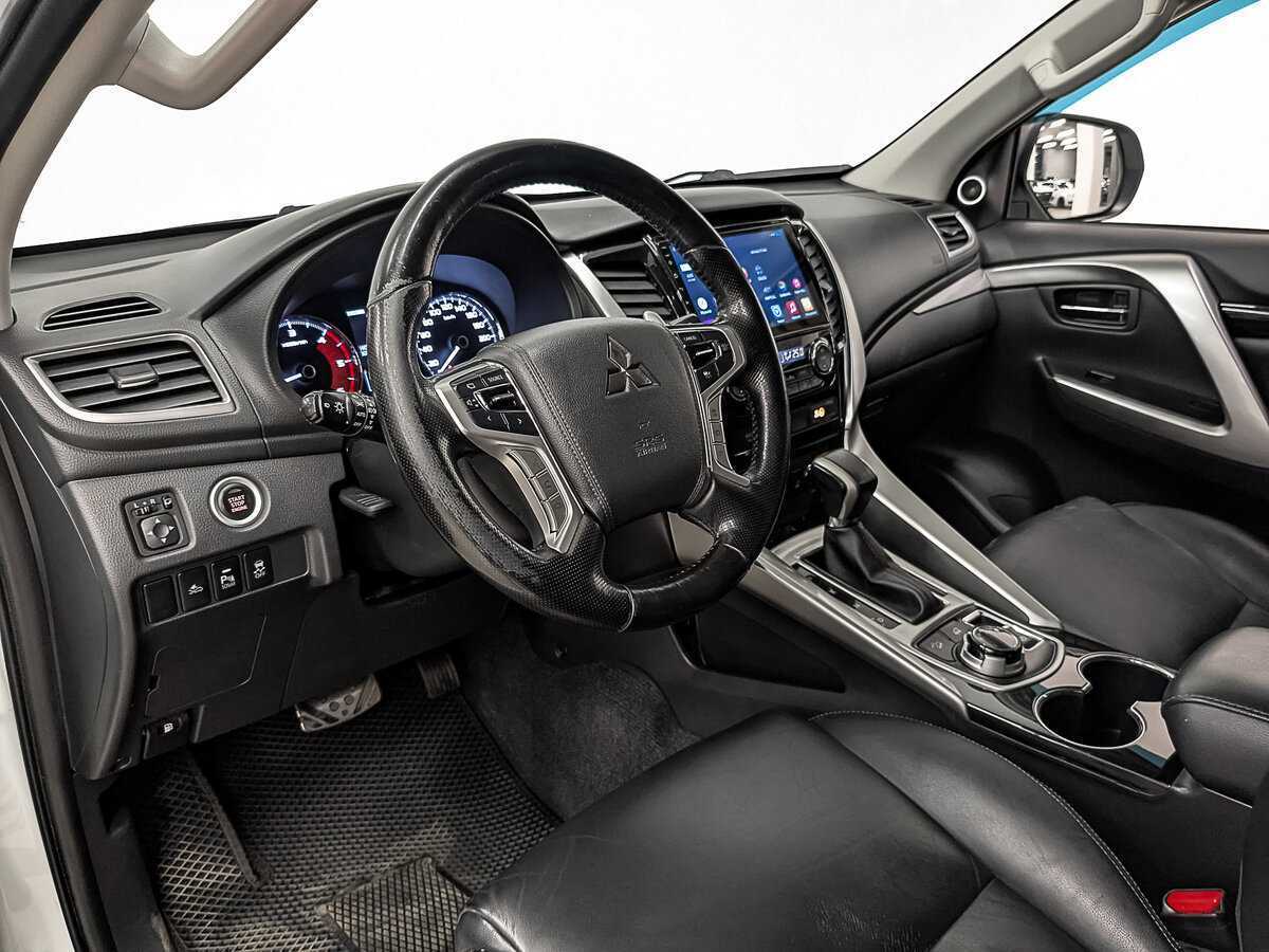 Mitsubishi Pajero Sport б/у, 2017, Автоматическая. Фото: #12