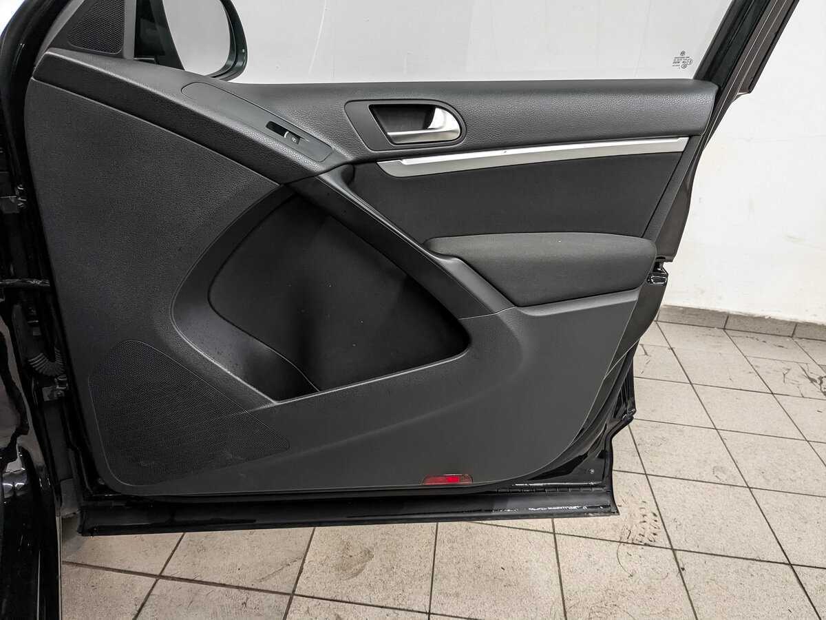 Фольксваген Тигуан б/у, 2015, Автоматическая. Фото: #23