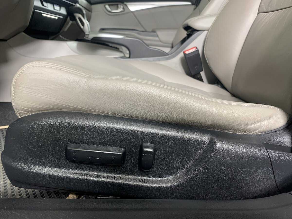 Honda Civic б/у, 2013, Автоматическая. Фото: #16