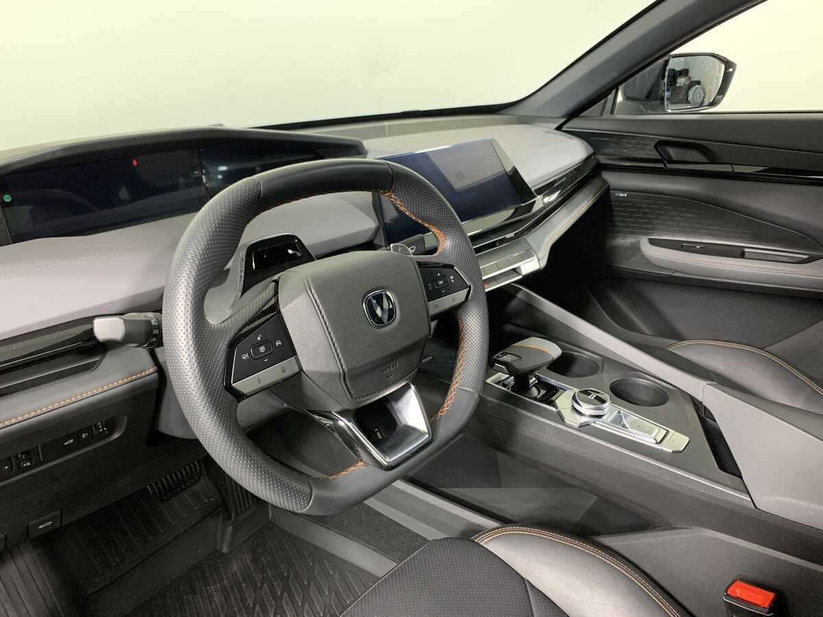 Changan UNI-V б/у, 2023, Роботизированная. Фото: #11