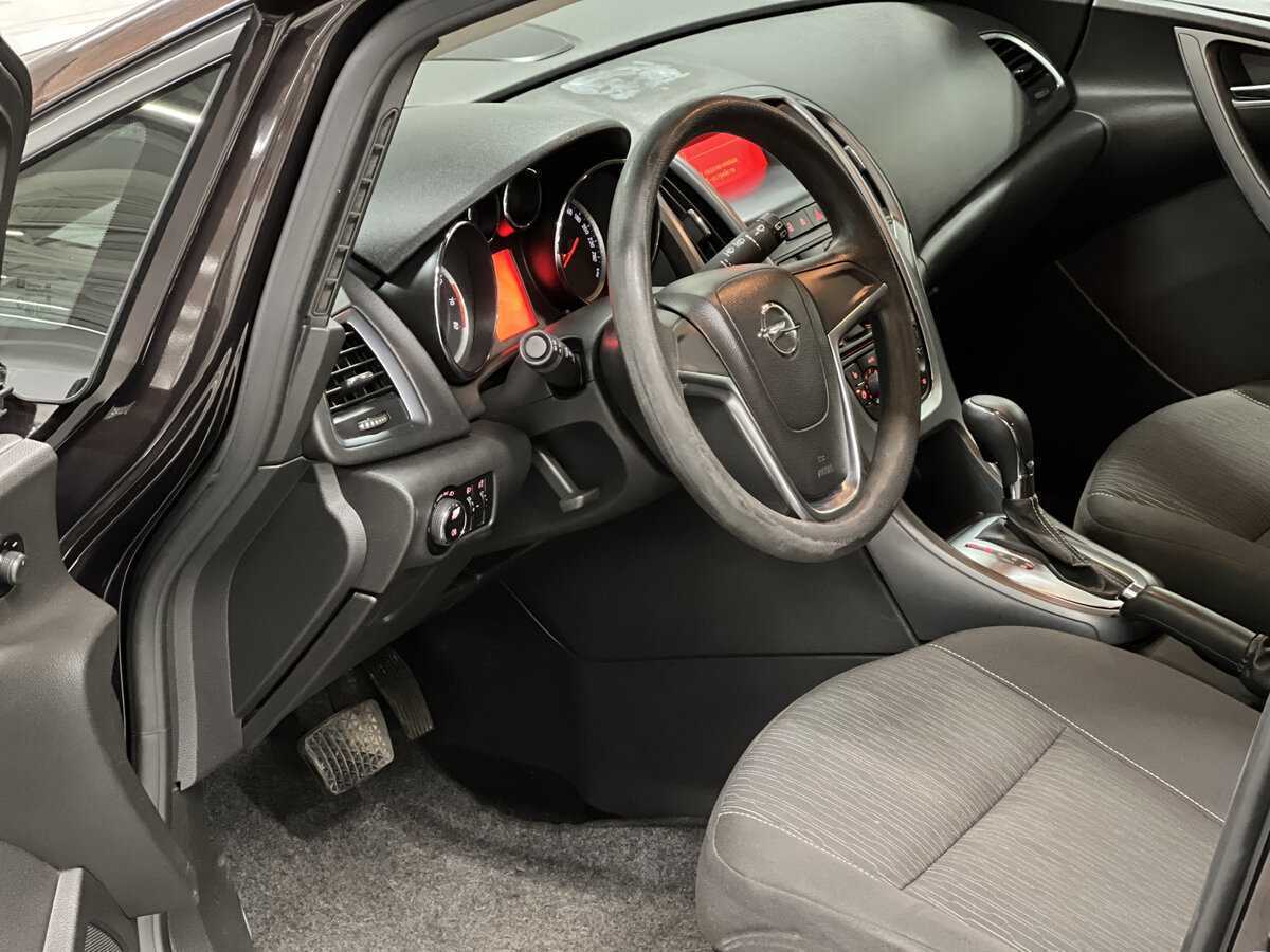 Opel Astra б/у, 2013, Автоматическая. Фото: #15