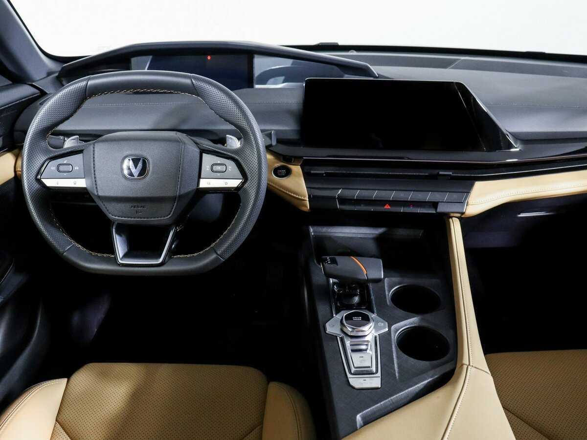 Changan UNI-V б/у, 2023, Роботизированная. Фото: #8