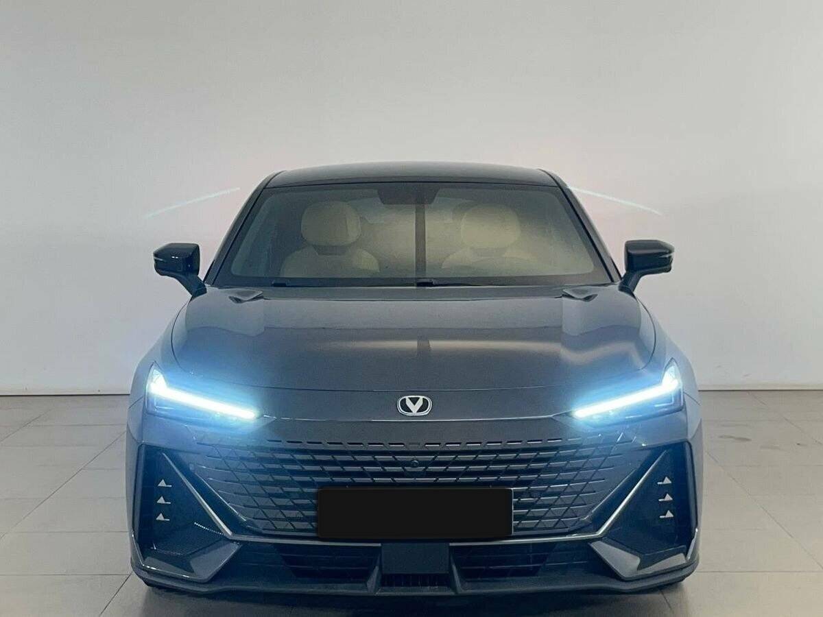 Changan UNI-V б/у, 2023, Роботизированная. Фото: #1