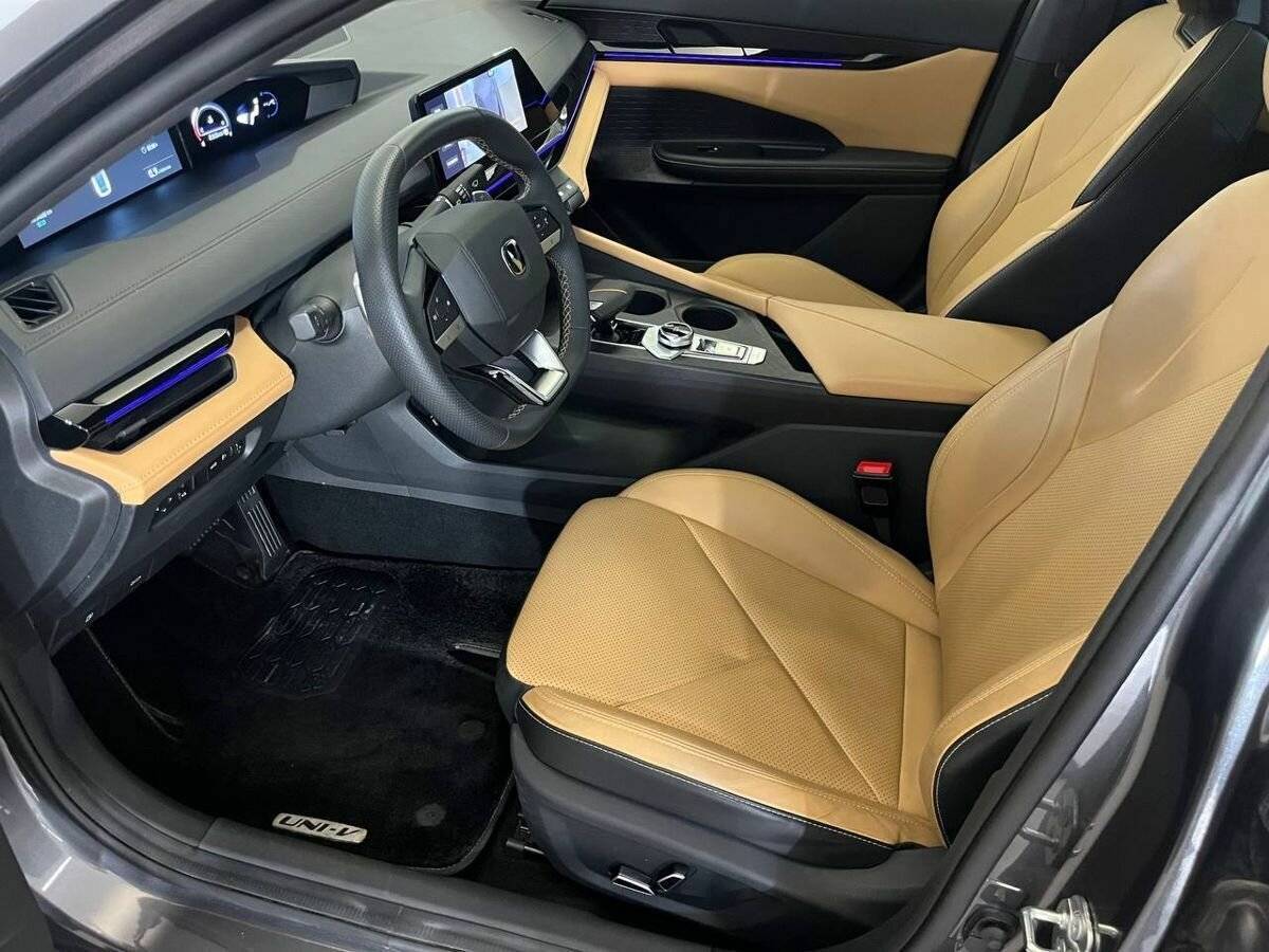 Changan UNI-V б/у, 2023, Роботизированная. Фото: #10