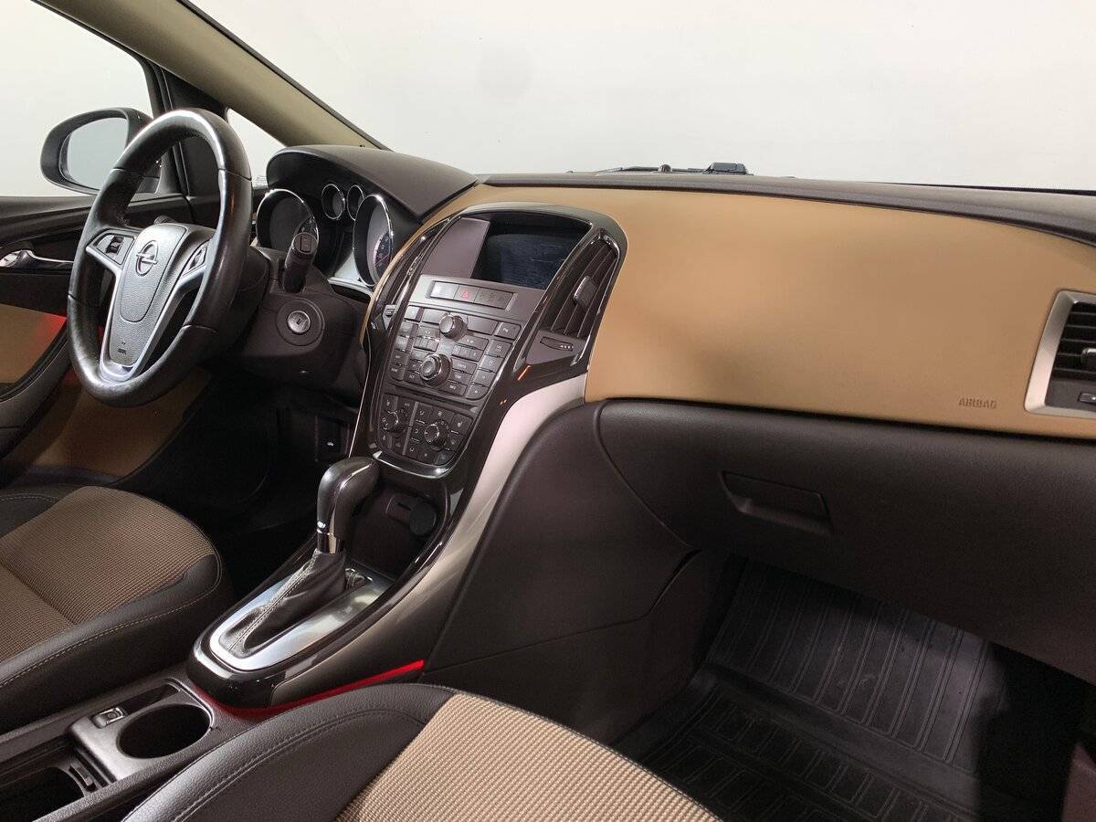 Opel Astra б/у, 2013, Автоматическая. Фото: #11