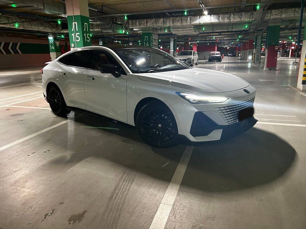 Changan UNI-V б/у, 2023, Роботизированная. Фото: #2