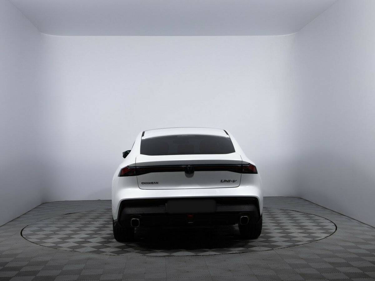 Changan UNI-V б/у, 2023, Роботизированная. Фото: #5