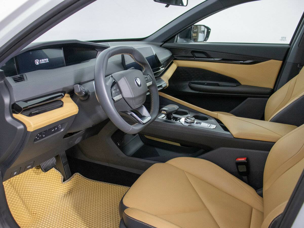 Changan UNI-V б/у, 2023, Роботизированная. Фото: #9