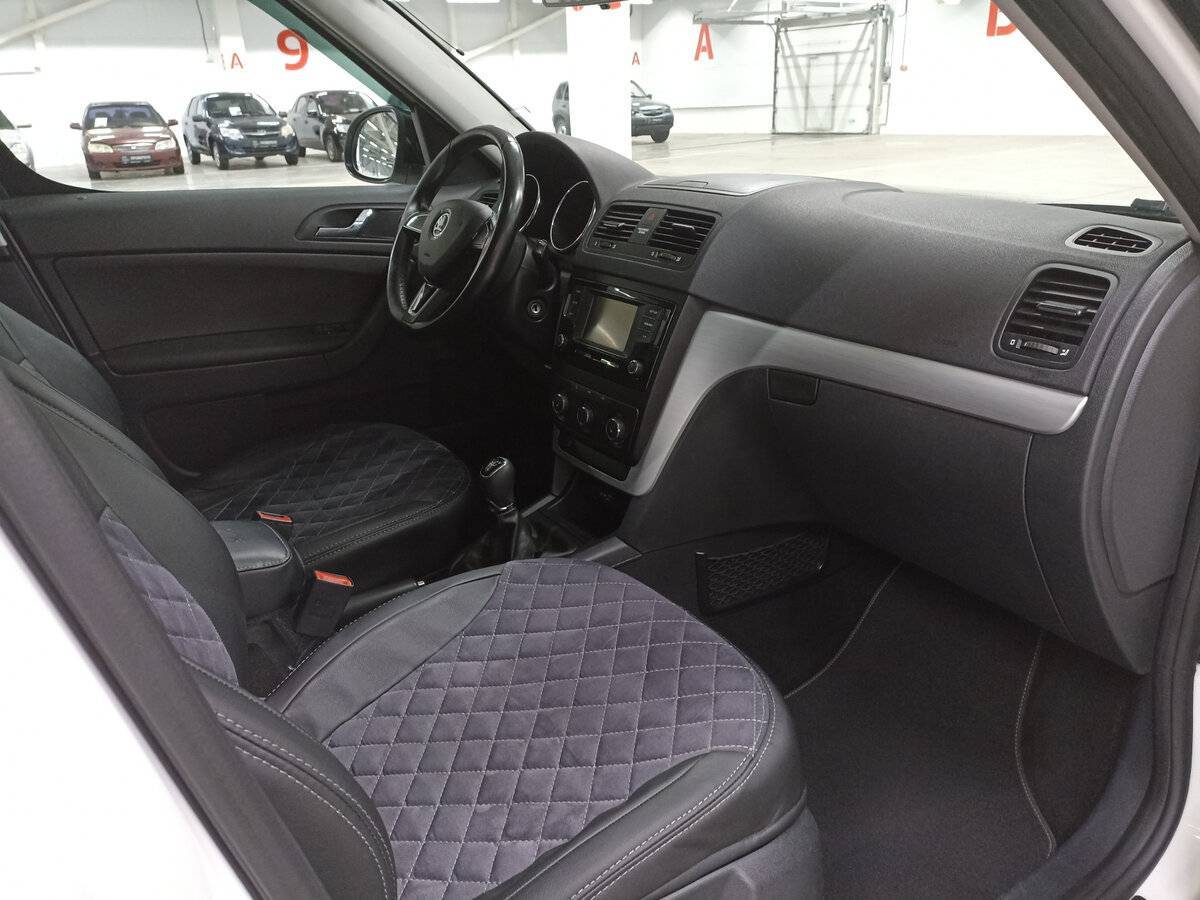 Skoda Yeti б/у, 2015, Механическая. Фото: #10