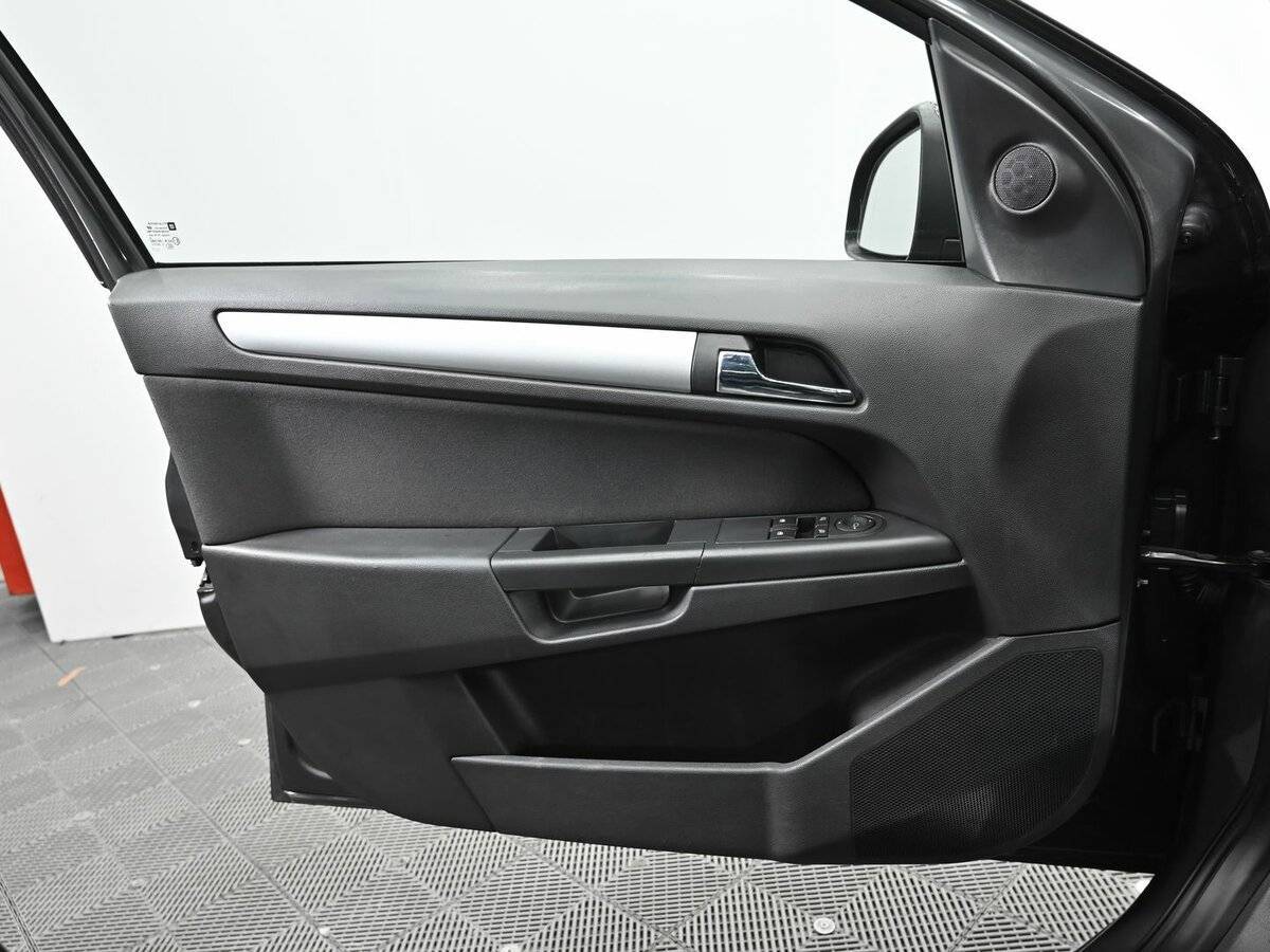 Opel Astra б/у, 2012, Роботизированная. Фото: #6