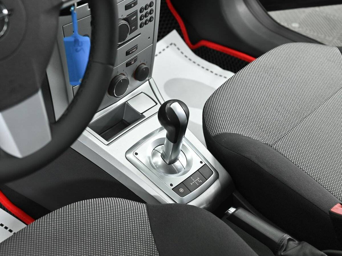 Opel Astra б/у, 2012, Роботизированная. Фото: #9