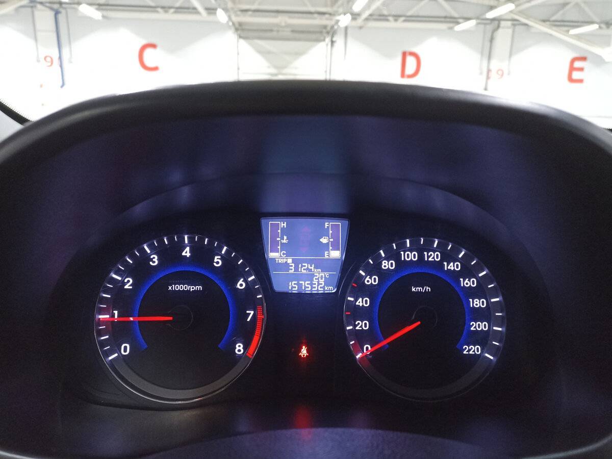 Hyundai Solaris б/у, 2015, Механическая. Фото: #12