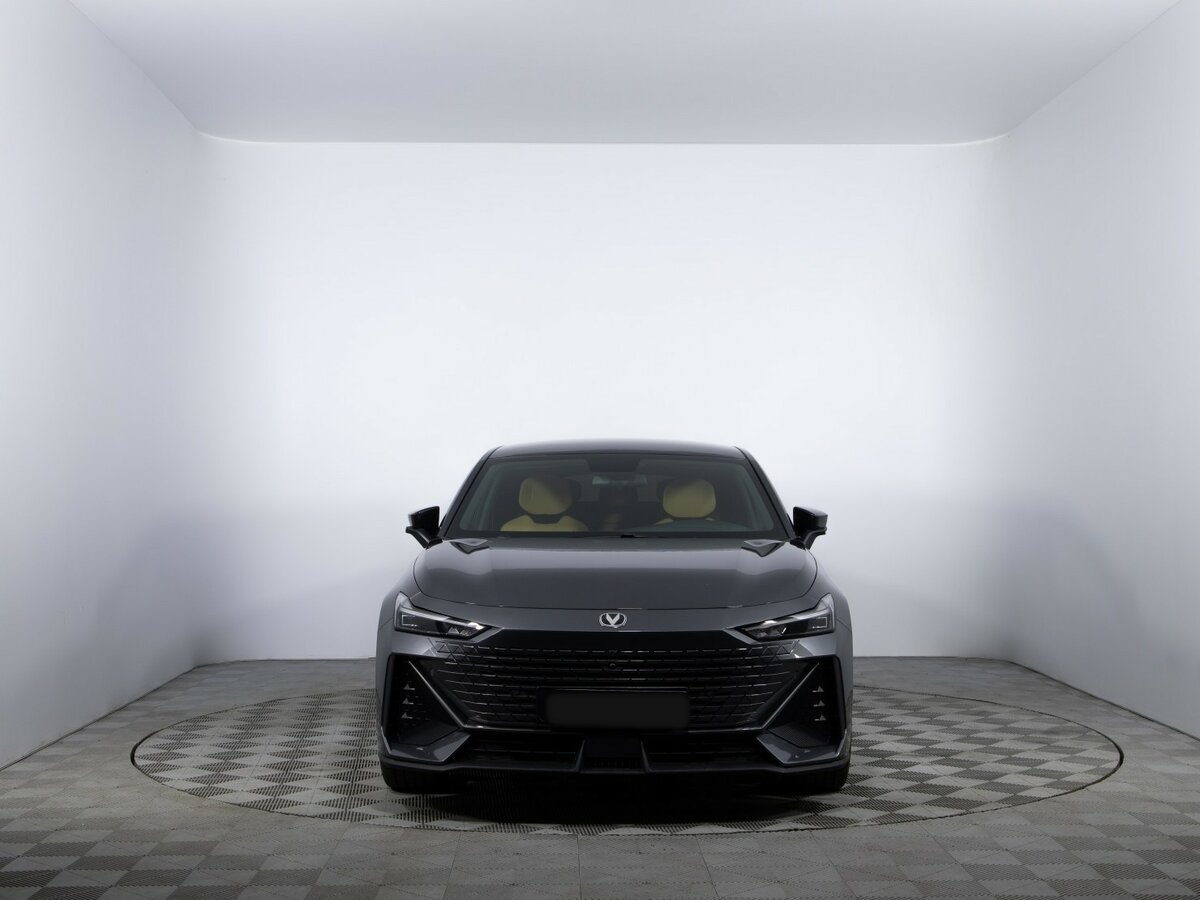 Changan UNI-V б/у, 2023, Роботизированная. Фото: #1