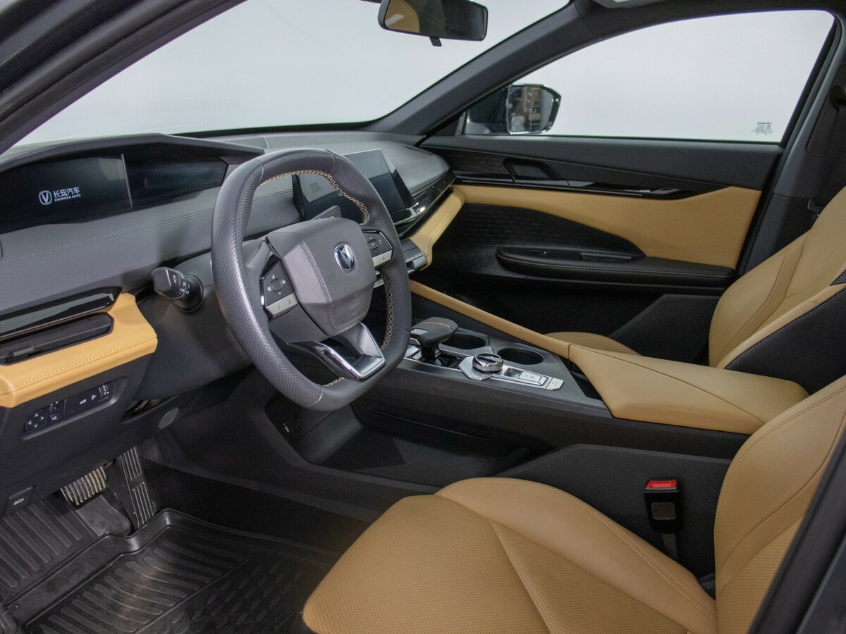 Changan UNI-V б/у, 2023, Роботизированная. Фото: #9