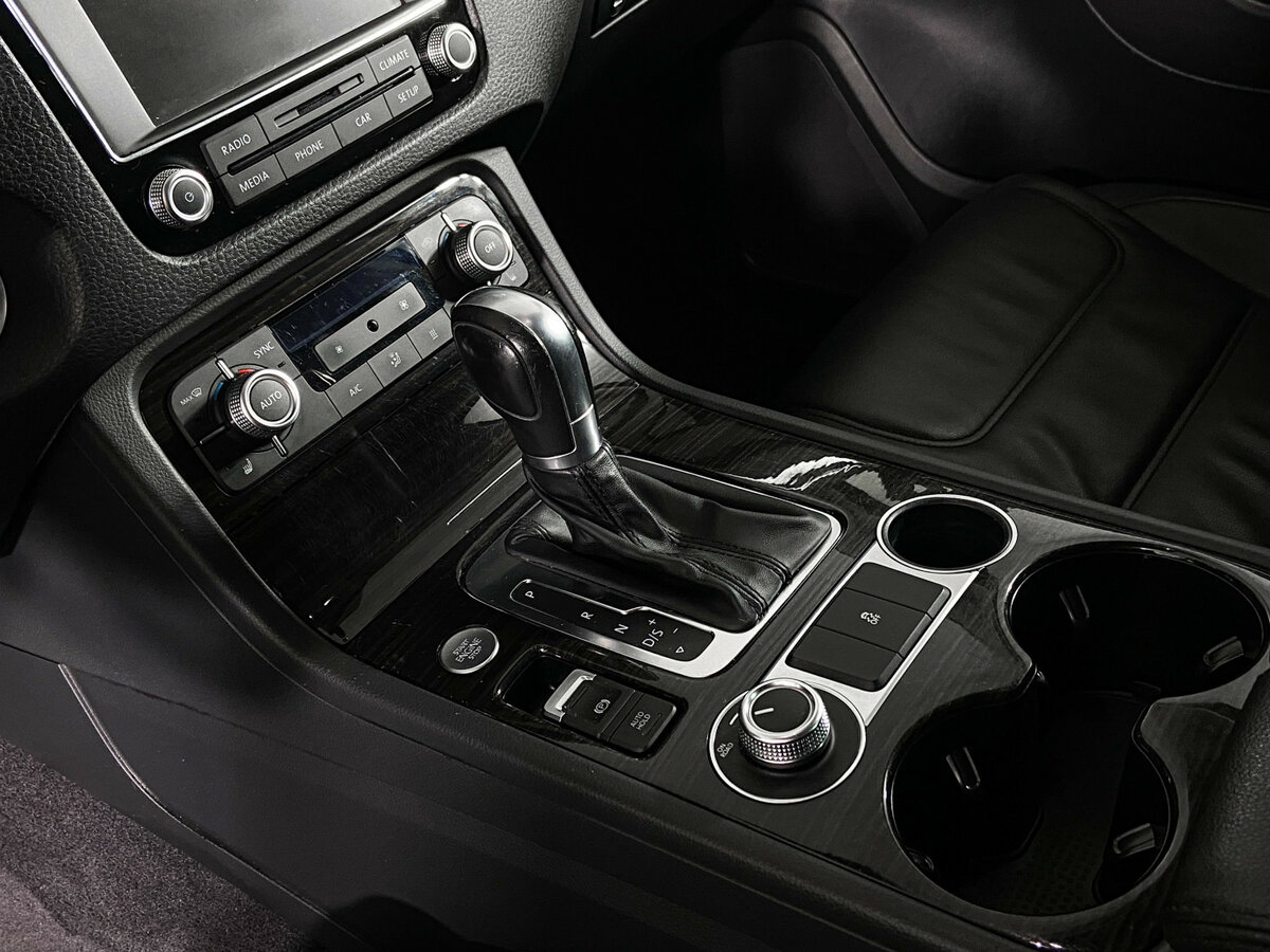 Volkswagen Touareg б/у, 2015, Автоматическая. Фото: #14