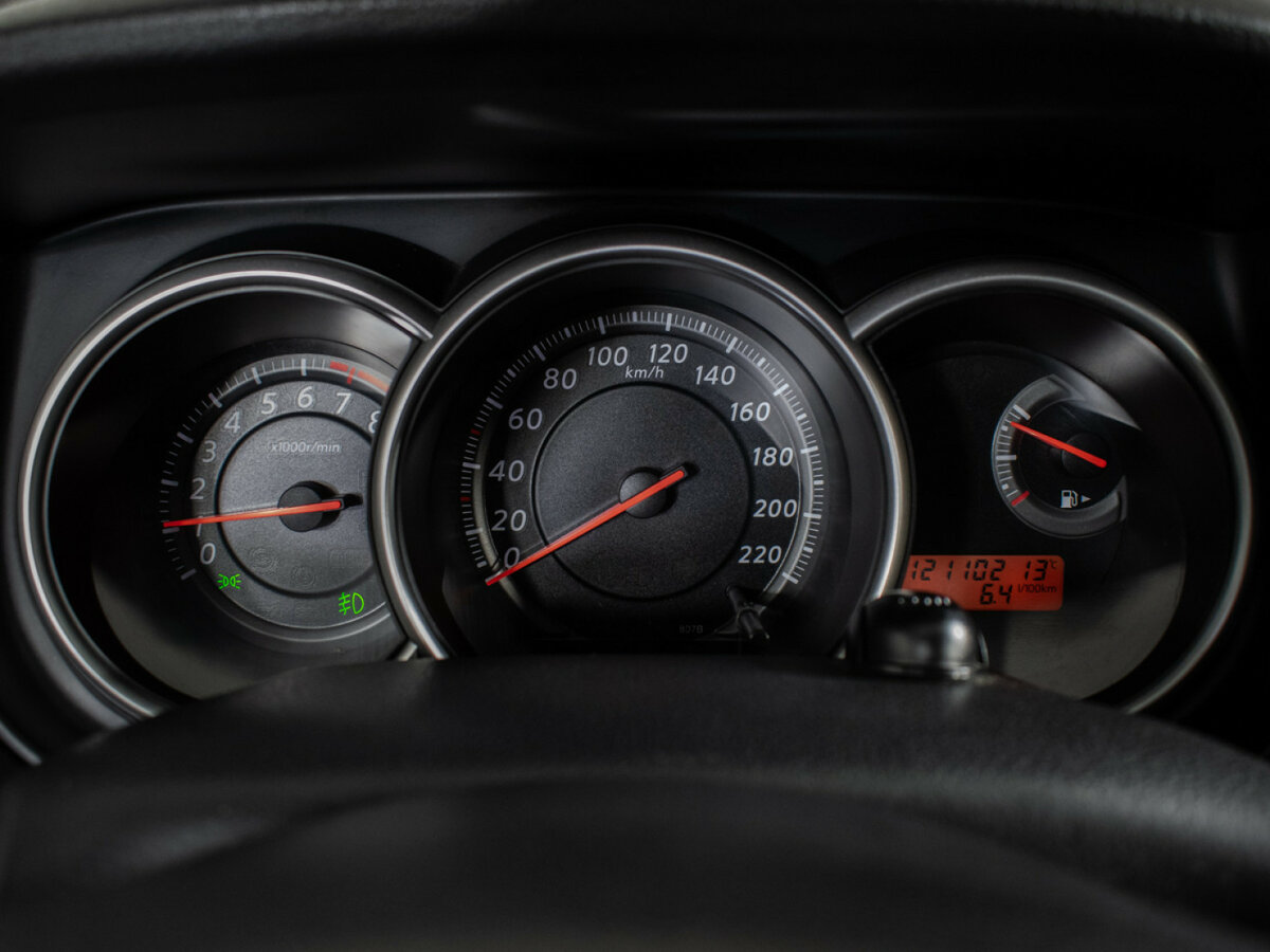 Nissan Tiida б/у, 2013, Автоматическая. Фото: #11