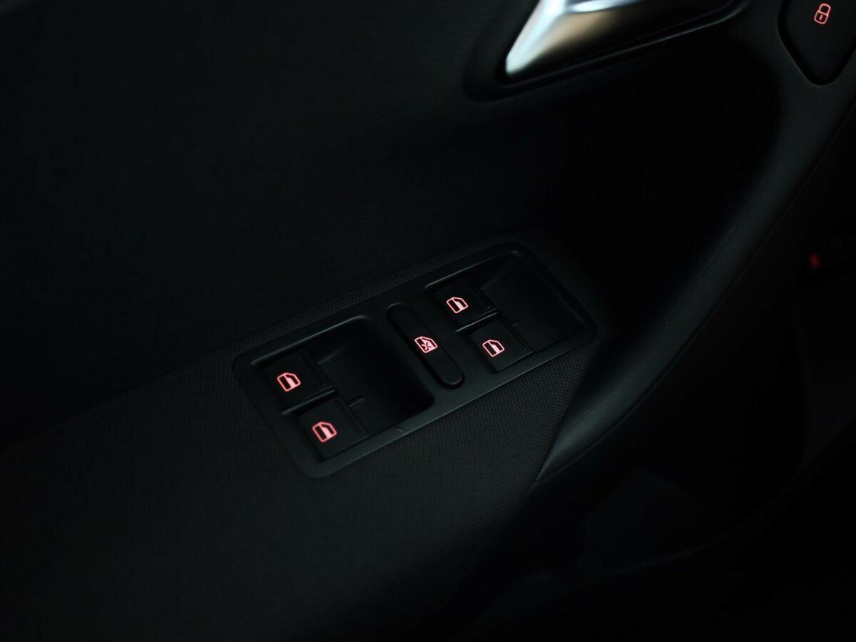 Volkswagen Polo б/у, 2015, Автоматическая. Фото: #15