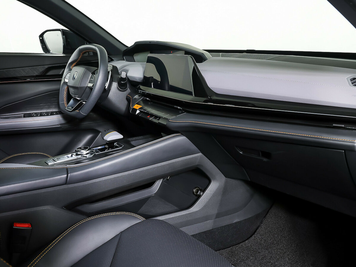 Changan UNI-V б/у, 2023, Роботизированная. Фото: #10