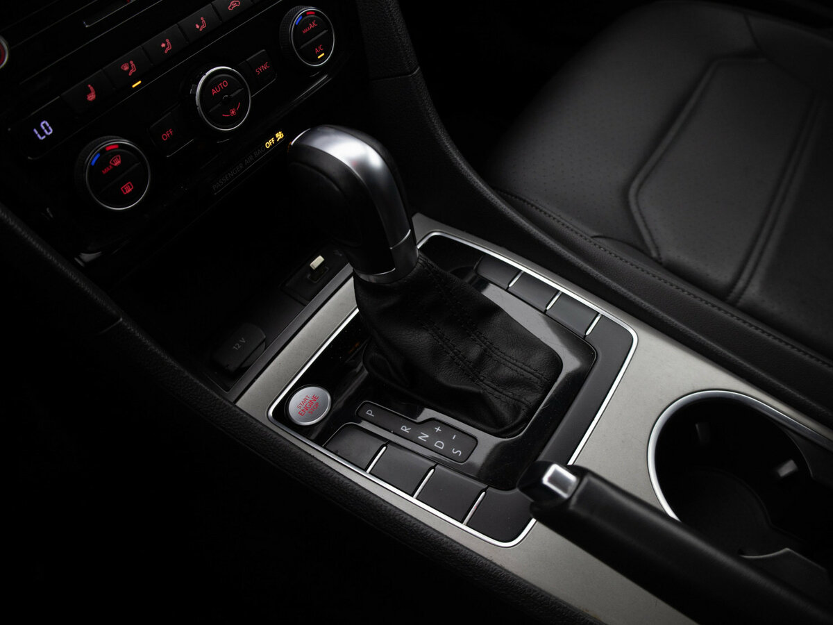 Volkswagen Passat б/у, 2020, Роботизированная. Фото: #9